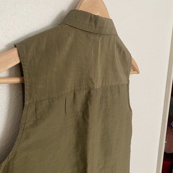Banana Republic | Sleeveless Double Pocket Olive Button Up Shirt, Size XS - Picture 4 of 7
